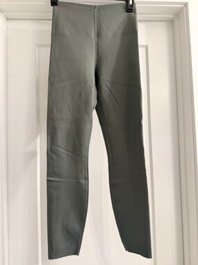 Lululemon Glow Up Leggings 25” size 6